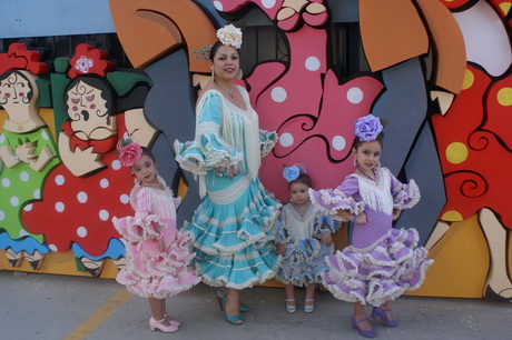 trajes-de-flamenca-en-el-rocio-37-17 Kostimi flamenco u Rocio