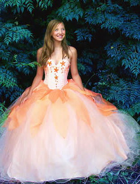 ver-vestidos-de-15-aos-de-famosas-57-14 Pogledajte 15-godišnje slavne haljine