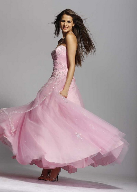 ver-vestidos-de-15-aos-de-famosas-57-3 Pogledajte 15-godišnje slavne haljine