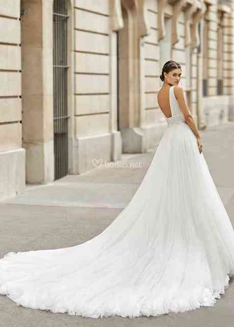Svijetlo ružičasta vjenčana odijela 2022