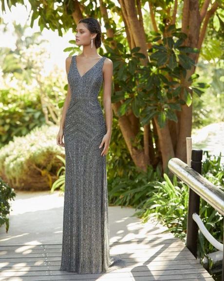 vestidos-de-noche-largos-elegantes-2022-70_15 Elegantne duge večernje haljine 2022
