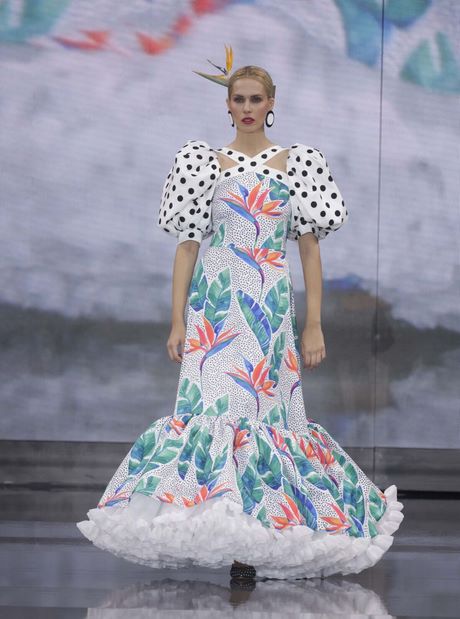 colores-de-moda-en-trajes-de-flamenca-2023-72_11 Modne boje u flamenco odijelima 2023