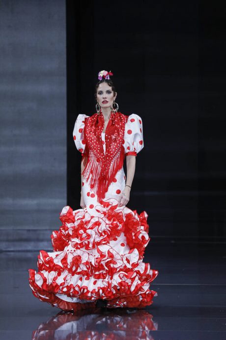 colores-de-moda-en-trajes-de-flamenca-2023-72_19 Modne boje u flamenco odijelima 2023