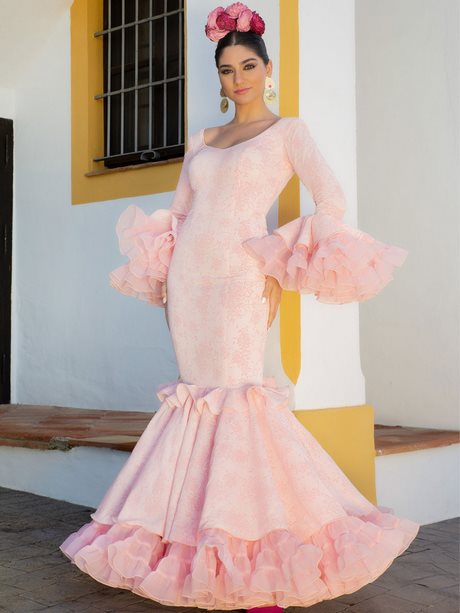 disenos-de-trajes-de-flamenca-2023-37_13 Dizajn kostima flamenco 2023