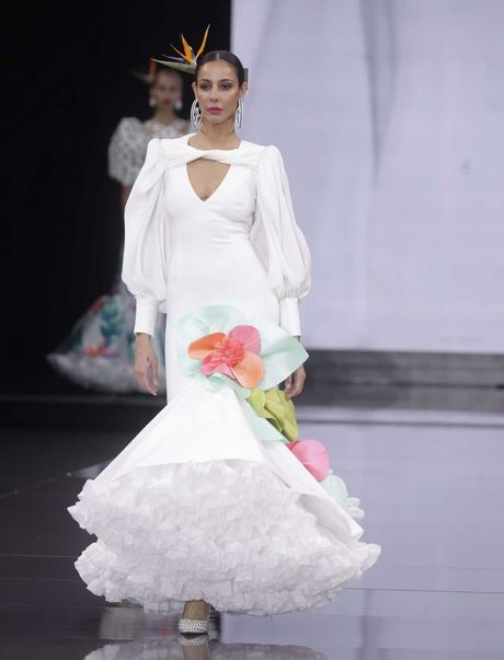 disenos-de-trajes-de-flamenca-2023-37_15 Dizajn kostima flamenco 2023