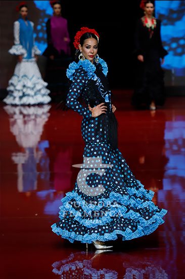trajes-de-flamenca-2023-pilar-vera-32_6 2023. flamenco kostimi Pilar vera