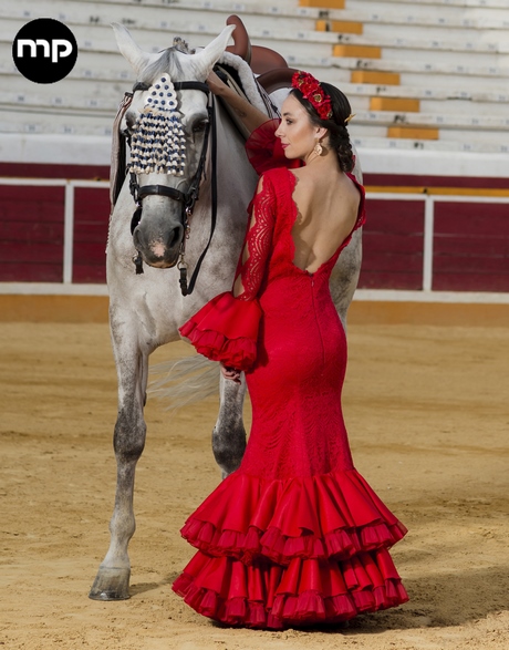 vestidos-de-encaje-rojo-2023-04_5 Crvene čipkaste haljine 2023