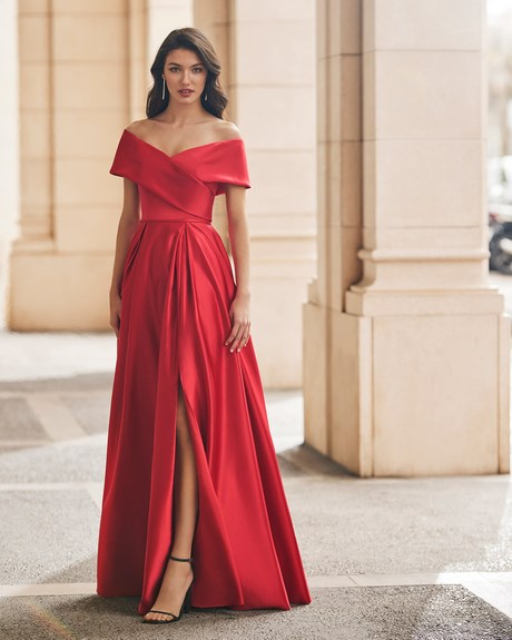 vestidos-de-fiesta-en-rojo-2023-67_10 Večernje haljine u crvenoj boji 2023