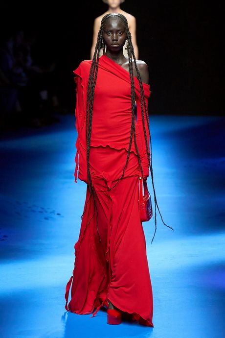vestidos-de-fiesta-en-rojo-2023-67_6 Večernje haljine u crvenoj boji 2023
