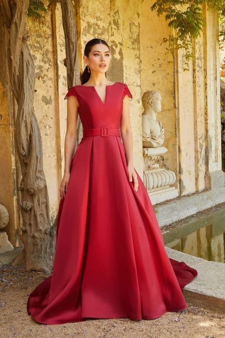 vestidos-fiesta-rojos-2023-47_5 Crvene maturalne haljine 2023