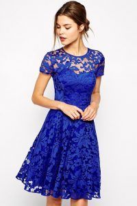 vestido-de-encaje-azul-corto-97_18 Kratka plava haljina od čipke