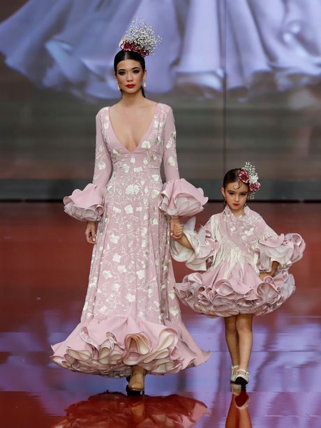 trajes-de-flamenca-2022-ninas-34_5 Kostimi flamenka za djevojčice 2022
