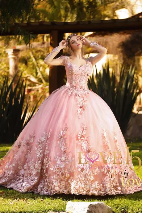los-mejores-vestidos-de-15-anos-del-2023-38_11-4 Najbolje haljine za 15-godišnjake 2023