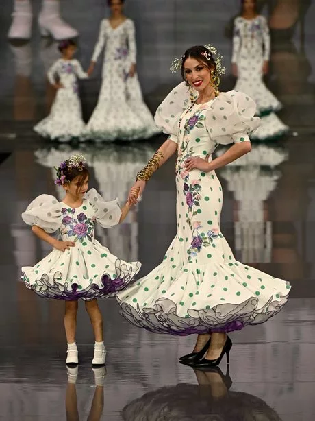 trajes-de-flamenca-nina-2023-93_20-13 Flamenco kostimi za djevojčice 2023