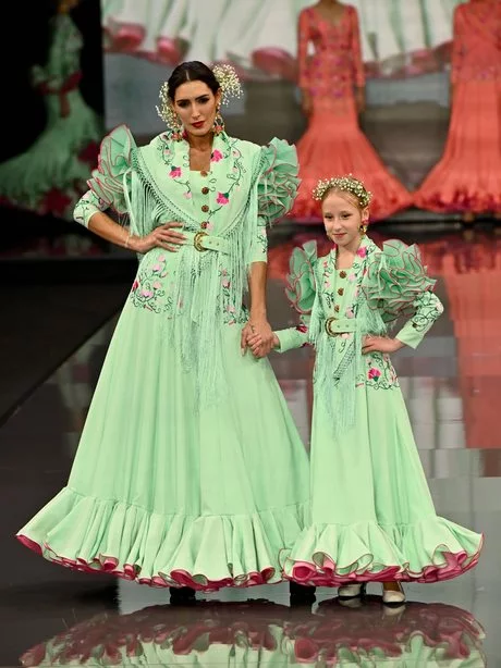 trajes-de-flamenca-nina-2023-93_9-20 Flamenco kostimi za djevojčice 2023