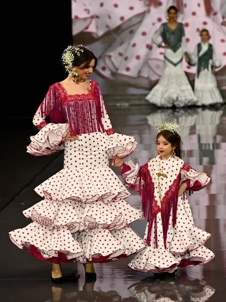 vestidos-de-flamenca-de-nina-2023-91_13-5 Flamenko haljine za djevojčice 2023
