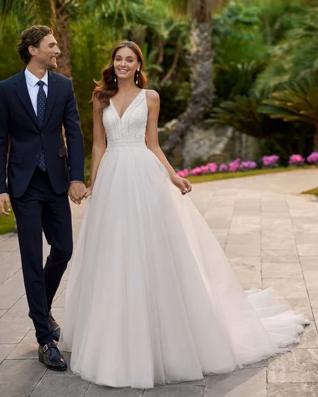 vestidos-elegantes-de-novia-2023-52_5-15 Elegantne vjenčanice 2023