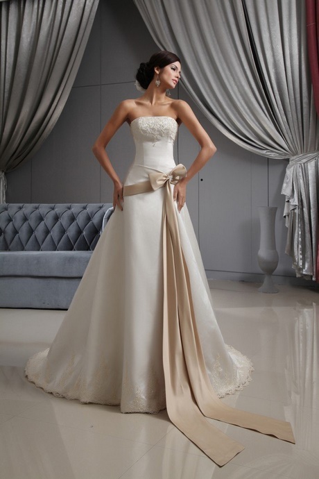 trajes-de-novia-sencillos-y-elegantes-65_11 Jednostavna i elegantna odijela za vjenčanje