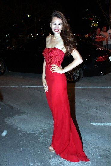 vestido-rojo-ajustado-largo-03_18 Duga crvena haljina