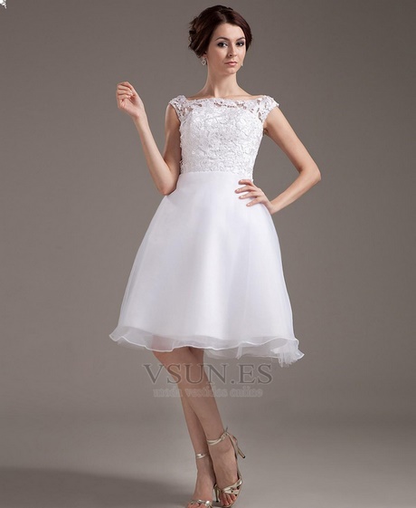Bijele haljine s rukavima