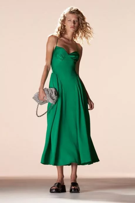 vestidos-casuales-de-moda-primavera-verano-2024-00_14-7 Modne Ležerne haljine proljeće-ljeto 2024