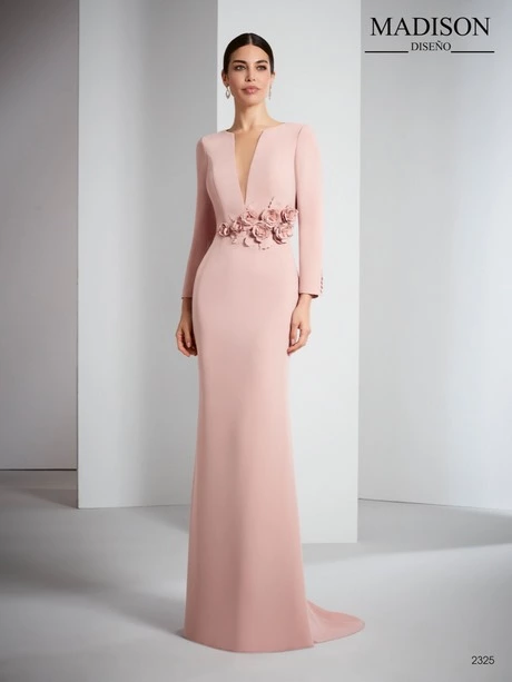 vestidos-madrina-rosa-clara-2024-93_12-4 Svijetloružičaste haljine kume 2024