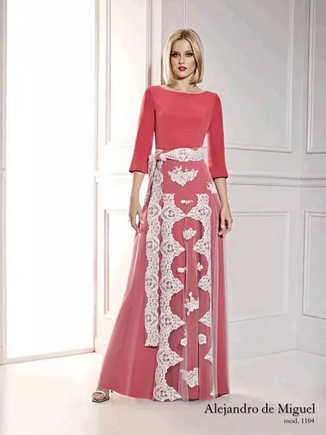 vestidos-madrina-rosa-clara-2024-93_8-18 Svijetloružičaste haljine kume 2024