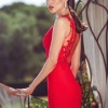 Crvene čipkaste haljine 2022